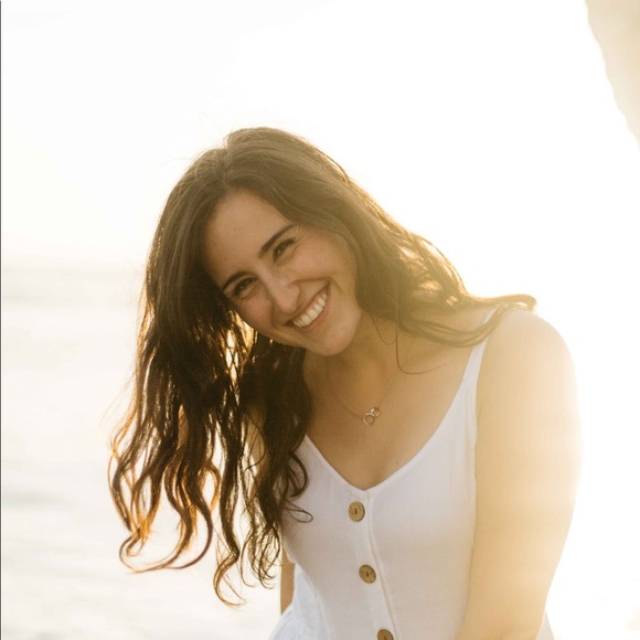 Meet your Posher, Kaitlyn - Picture 3 of 4